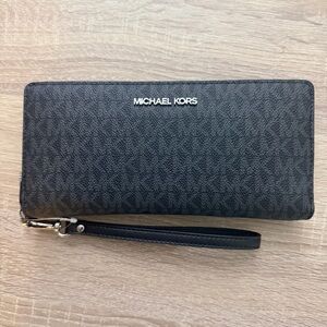 Michael Kors Jet Set Travel Continental Leather Wristlet -Black Signature/Silver